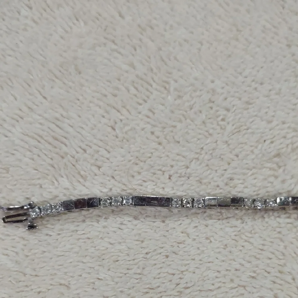 14 Kt White Gold Diamond Tennis Bracelet - Picture 3 of 10